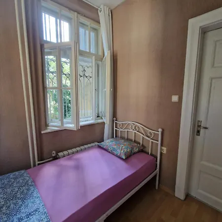 Lambo's Corner - Guest Pensionat