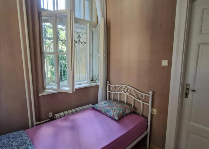 Lambo's Corner - Guest Gæstehus